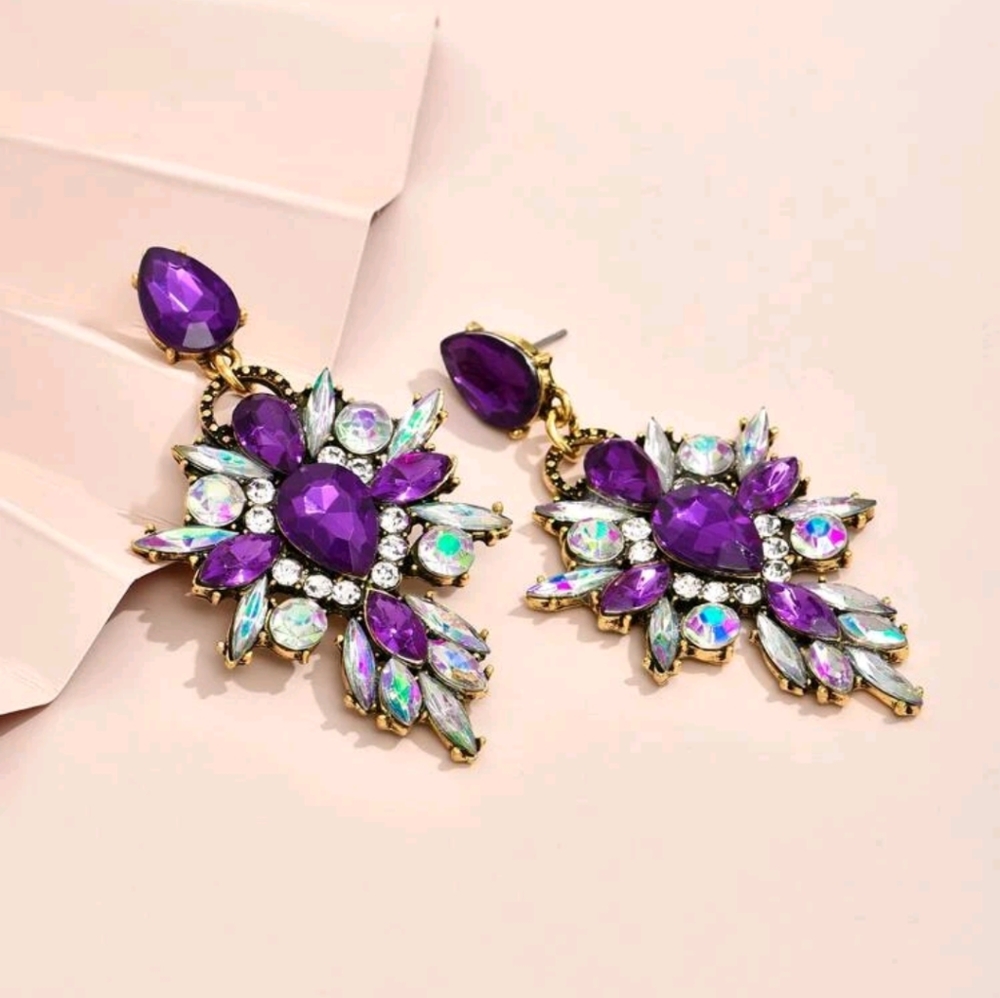 Earring - Picture 2 of 3